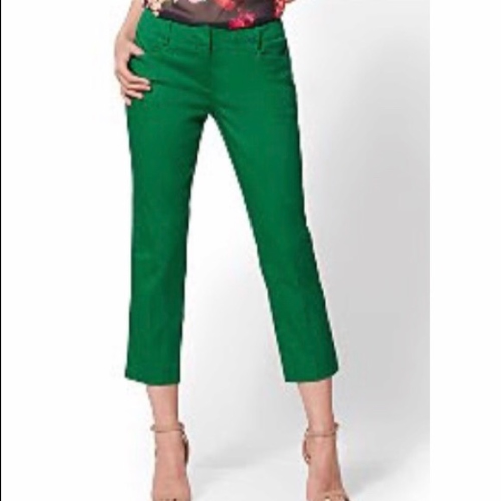 NY&CO GREEN CAPRI PANTS SIZE 8